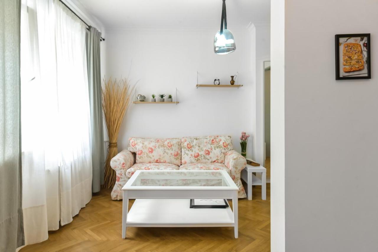 Floral Studio Retreat In Sofia City Center By Flat Mаnager ภายนอก รูปภาพ