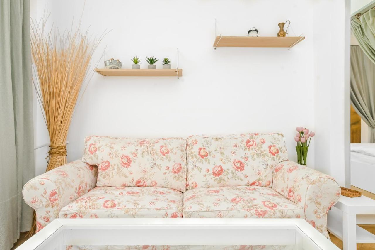 Floral Studio Retreat In Sofia City Center By Flat Mаnager ภายนอก รูปภาพ